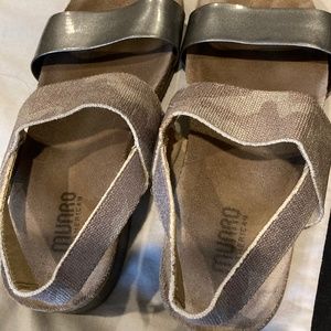 Munro sandals, size 8 1/2 M